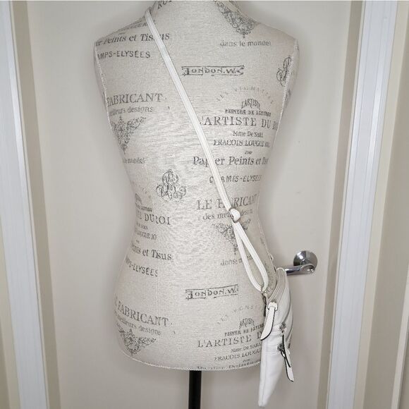 White multi pocket mini purse - Picture 2 of 13